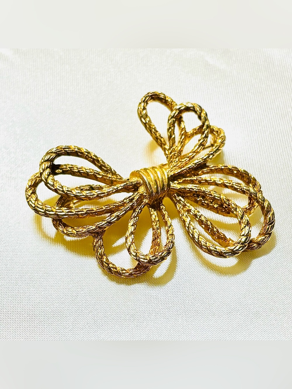 Vintage Sarah Coventry Gold Rope Bow Brooch Pin